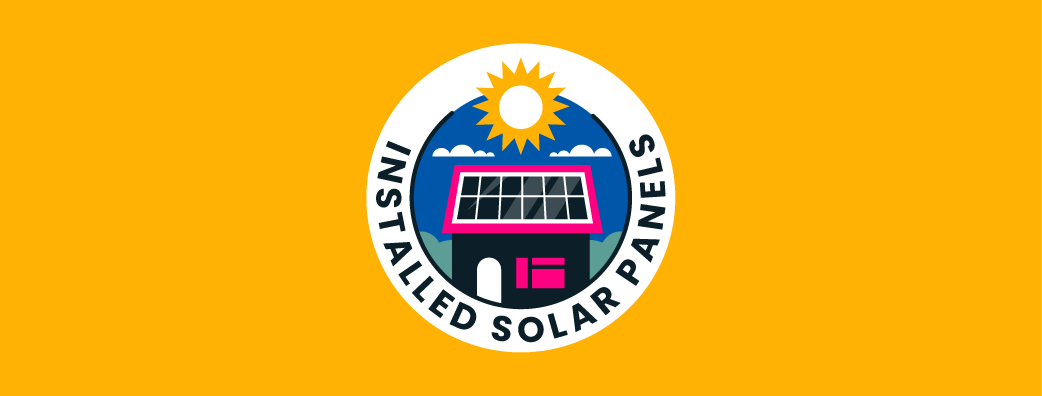 Circular badge containing a house with solar panels and a sun on the inside and installed solar panels written on the border
